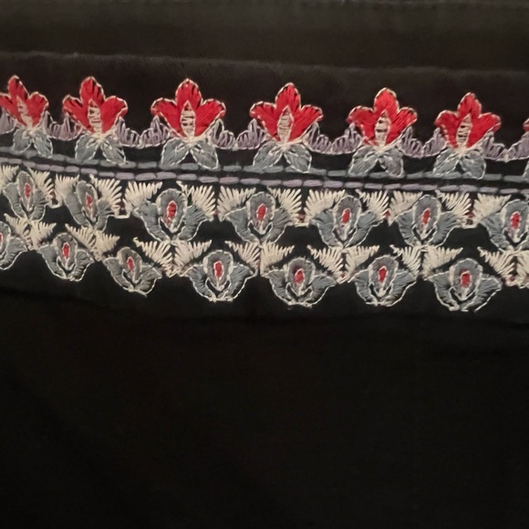 Black embroidered Loft shorts - Picture 3 of 5